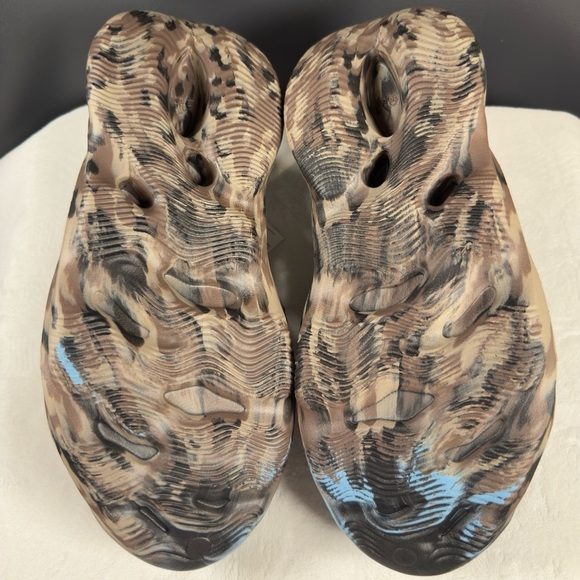 Yeezy Foam Runner ‘MX Cinder’ – Size 12 – Brand New - Picture 11 of 12